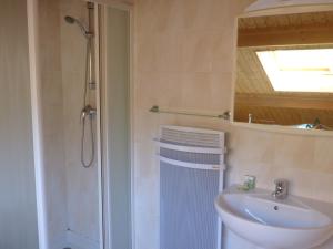 Chalets Spacious chalet near the ski area : photos des chambres
