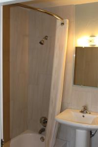 Double Room with Two Double Beds - Non-Smoking room in Century 21 Motel