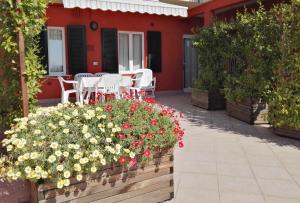 Family One-Bedroom Apartment with Garden View room in Borgo Antico Apartments
