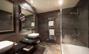 Hotels Logis Hotel Le Cheval Blanc : photos des chambres