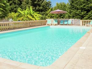 Cozy Villa in Port-Sainte-Foy-et-Ponchapt with Swimming Pool