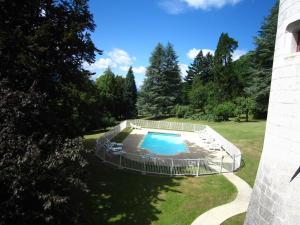 Maisons de vacances Charming Castle in Serri res en Chautagn with Pool : photos des chambres