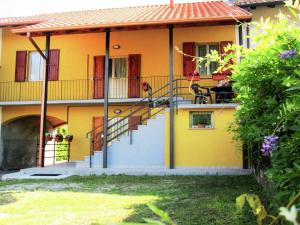 Ferienhaus Cozy Cottage in Lombardy With Private Terrace Castelletto sopra Ticino Italien