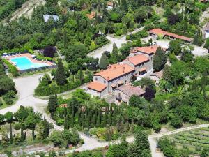 Ferienhaus Spacious Farmhouse in Campriano with Swimming Pool Chiassa Superiore Italien