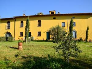 Stunning Farmhouse in Vinci with shared Pool