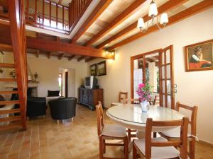 Cozy house surrounded by forest with private pool 7 km from the sea