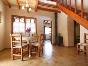 Cozy house surrounded by forest with private pool 7 km from the sea