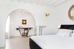 Suite with Side Sea View