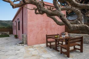 Lardas Luxury Country House