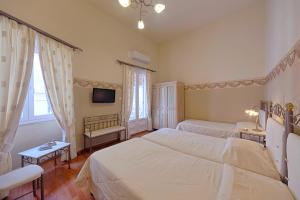 Triple Room with Balcony room in Esperance 2