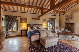 Double Room with Pool View room in Villa Gobbi Benelli