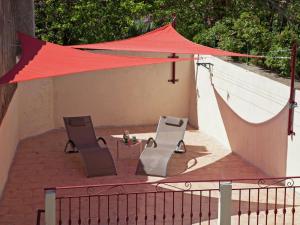 Maisons de vacances Alluring holiday home in Cazouls D h rault with pool : photos des chambres