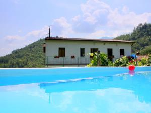 Welcoming Holiday Home with Private Pool in Molazzana