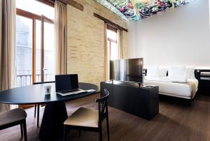 Junior Suite room in One Shot Mercat 09