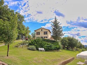 Talu Serene Holiday Home in Piticchio with pool and scenic views Arcevia Itaalia