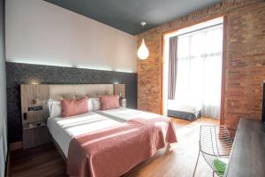 Triple Room room in Petit Palace Museum