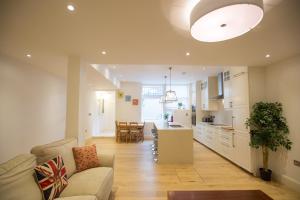 Luxury 2 bedbath apartment next to Hyde Park
