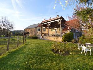 Maisons de vacances Modern Holiday Home in Vault de Lugny with Meadow View : photos des chambres