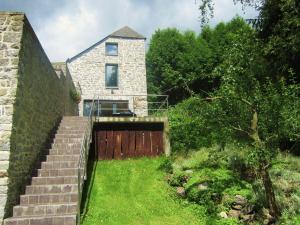 Lively Holiday Home in Viroinvlal with Garden