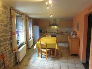 Holiday home in Viroinvlal with garden