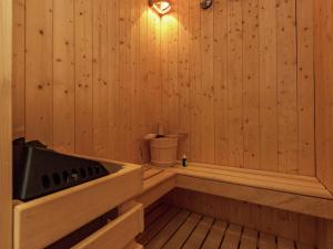 Chalet Vert in Bullange with Jacuzzi