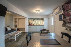 Eiriana Luxury Suites Milos Greece