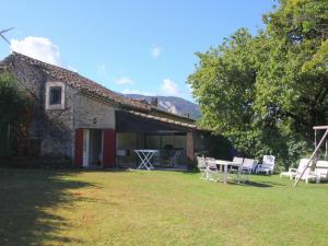 Comfortable Cottage in Oppede France on foot of Mount Luberon