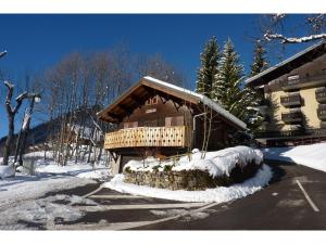 Cozy Chalet with Balcony in Chatel France