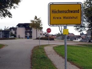 Ferienappartement mit Schwimmbad und Alpenblick