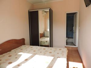 Guest House Ostrov Sokrovishch, Affittacamere - Loo
