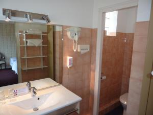 Hotels Hotel La Concorde : photos des chambres