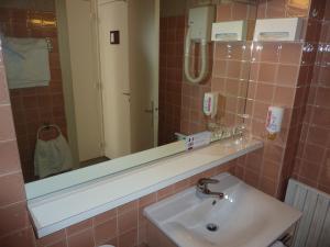 Hotels Hotel La Concorde : photos des chambres