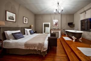 Hotels Hotel La Licorne & Spa : photos des chambres