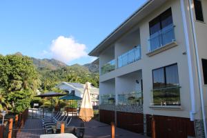 Surfers Cove Apartments