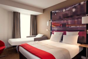 Hotels Mercure Paris Boulogne : Chambre Classique avec Lit Double et Canapé-Lit (3 Adultes)