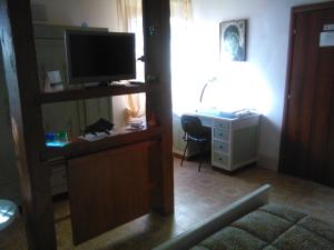 Deluxe Room (2 Adults + 1 Child)