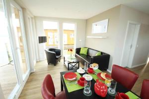 Komfort-Hausboote am Naturhafen Krummin