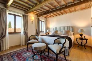 Deluxe Suite room in Villa Le Calvane