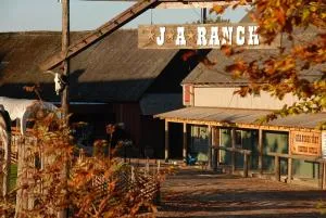 J A Ranch Bed & Breakfast - Råstorp