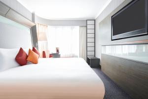 One-Bedroom Executive King Suite room in Novotel Nathan Road Kowloon