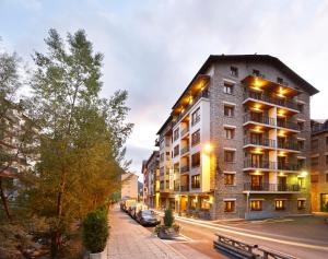 Hotel Univers, Отели - Энкам