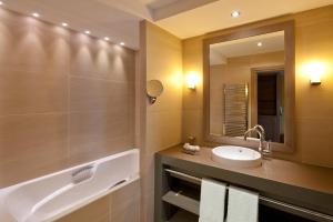 Hotels Hotel Le Nouveau Monde : Chambre Double ou Lits Jumeaux Standard - Vue sur Ville