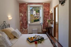 Superior Double Room with City View room in Hotel Porta Marmorea