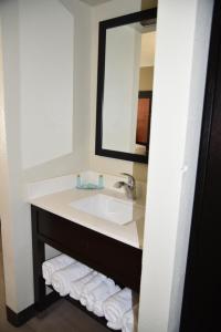 Queen Room with Two Queen Beds - Non-Smoking room in Clarion Inn