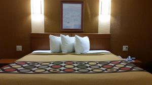 King Room - Mobility Access/Non-Smoking room in Super 8 by Wyndham Waco/Mall area TX