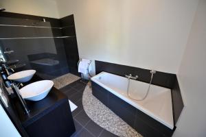 Hotels Logis- Hotel Spa Restaurant l'Epicurial : photos des chambres