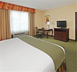Holiday Inn Express Hotel & Suites Henderson - Traffic Star by IHG