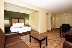 Deluxe Studio with 1 Queen Bed - Non-Smoking room in Extended Stay America Suites - Houston - I-45 North