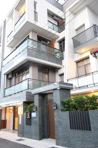 V House, Priváty - Jian