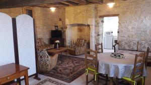 Maisons de vacances Charmante Maison Pierres 1768 : photos des chambres
